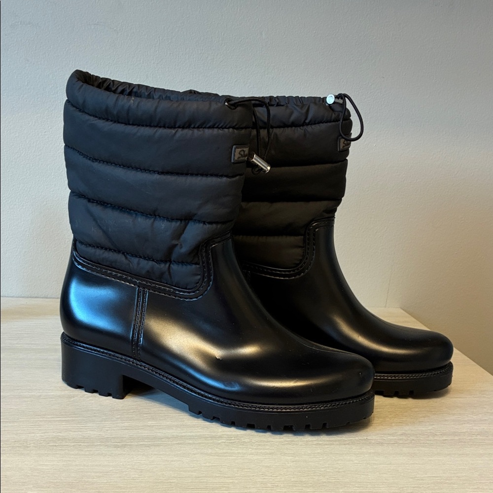 SKECHERS WOMEN Black Quilted RAIN Boots IN SIZE 9